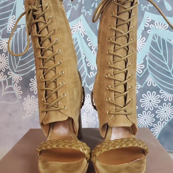 Gianvito Rossi Leather Booties - Picture 6 of 11